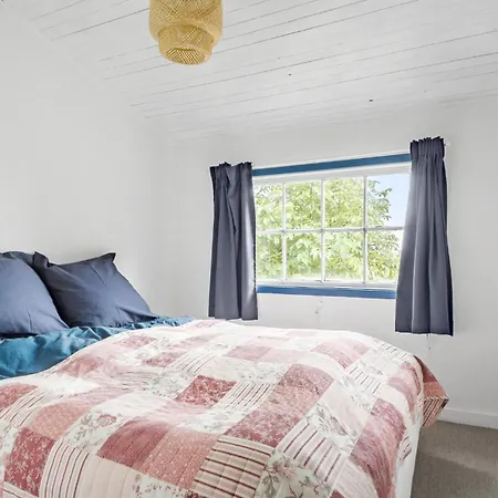 2 Bedroom Front In * Rude